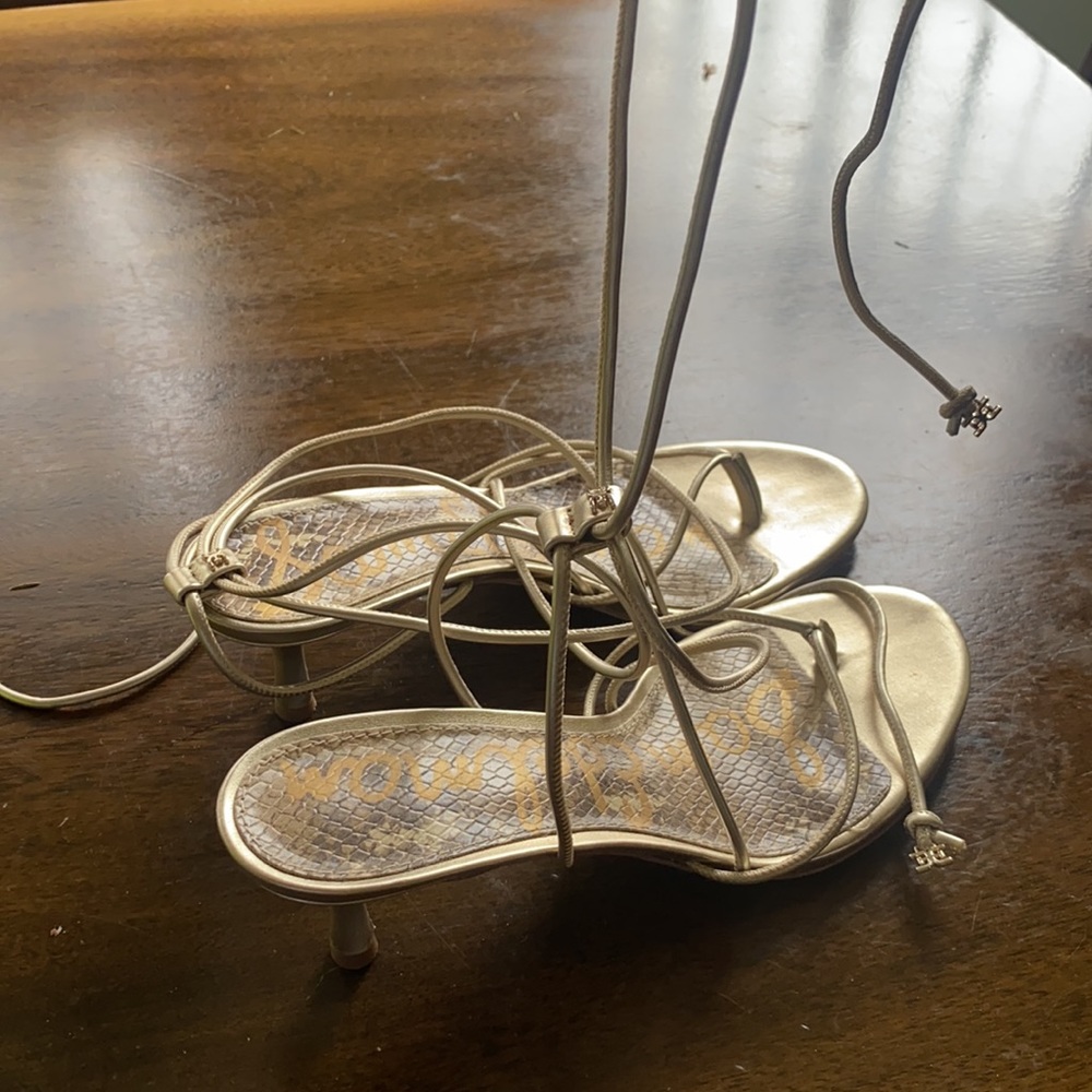 Shoes clothes - Picture 2 of 5